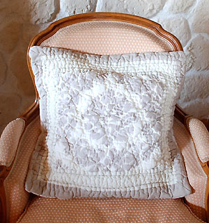 Boutis quilted cushion cover 45 x 45 cm (ORNEMENTAL)